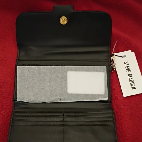 NWT🎁FREE GIFT INCLUDED🎁Steve Madden Black Wristlet with Gold Brand Logo - Picture 7 of 16
